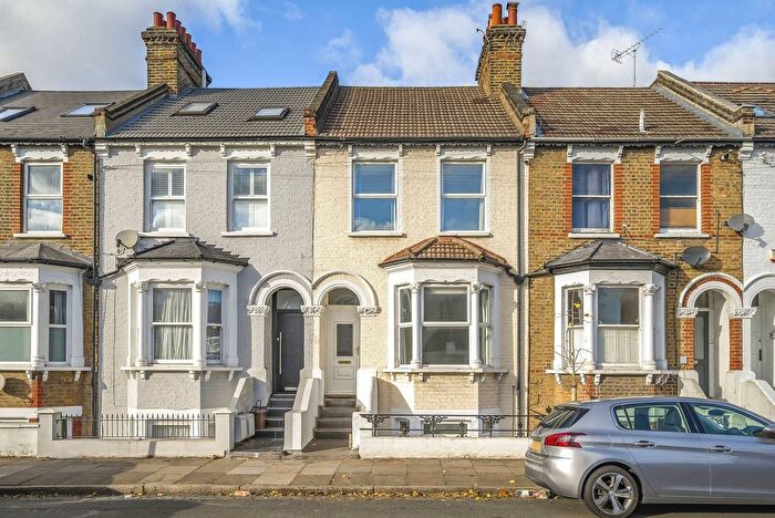 4 Bedroom Flat To Rent In Khama Road, Tooting Broadway, London, SW17