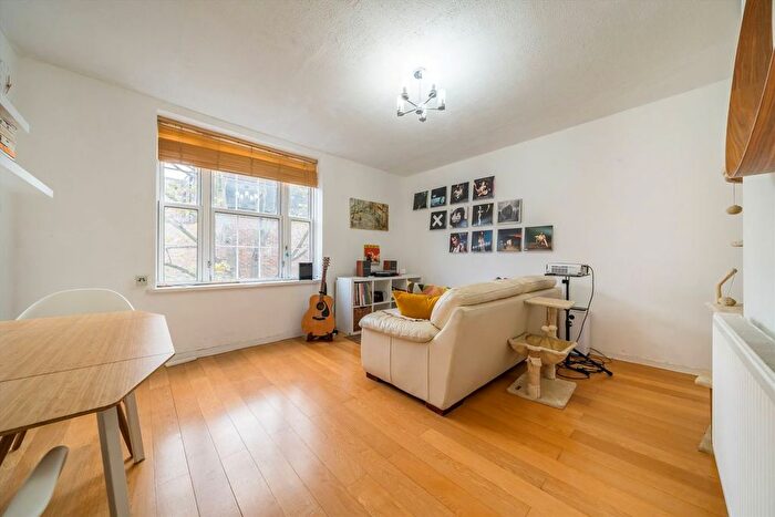 2 Bedroom Flat To Rent In Leighton Road, Kentish Town, NW5