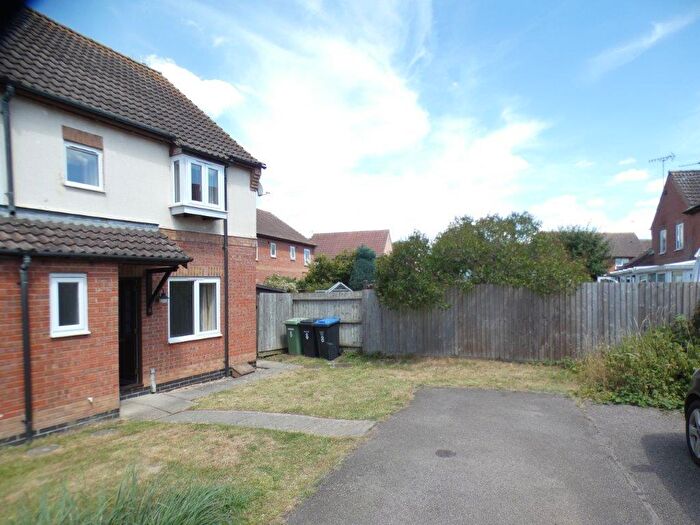 3 Bedroom Semi Detached House To Rent In Woburn Close, Market Harborough, Leicestershire, LE16
