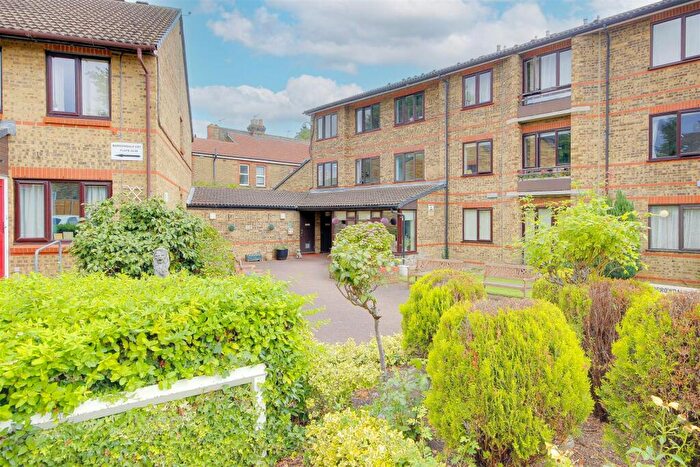 1 Bedroom Retirement Property For Sale In Gordon Hill, Enfield, EN2