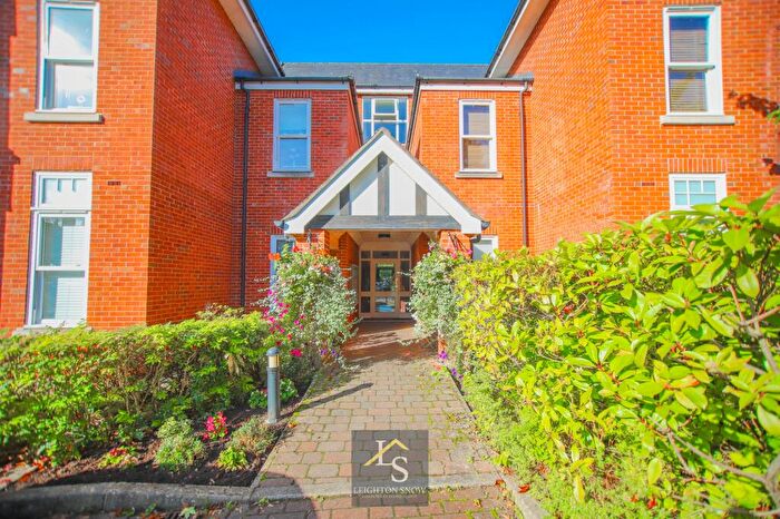 2 Bedroom Flat For Sale In Bramhall Lane, Southlands, SK3