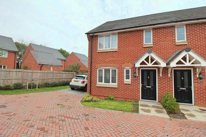 3 Bedroom Semi-Detached House To Rent In Meadow Hill, Wigston, LE18
