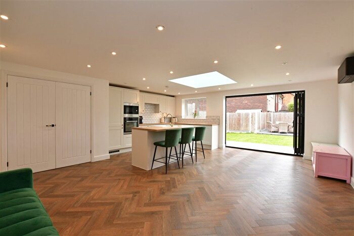 4 Bedroom End Of Terrace House For Sale In Kingston Hill Avenue, Chadwell Heath, Essex, RM6