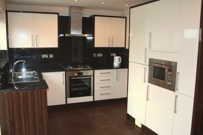 5 Bedroom Detached House To Rent In Melrose Avenue, Willesden, NW2