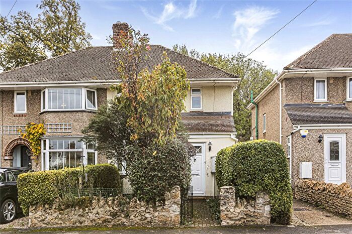 3 Bedroom Semi-detached House For Sale In Grovelands Road, Risinghurst, OX3