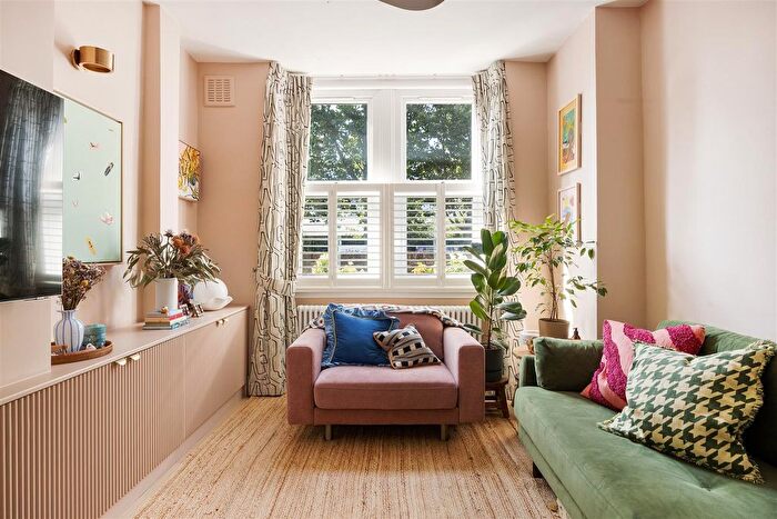 1 Bedroom Flat For Sale In Cann Hall Road, Leytonstone, E11