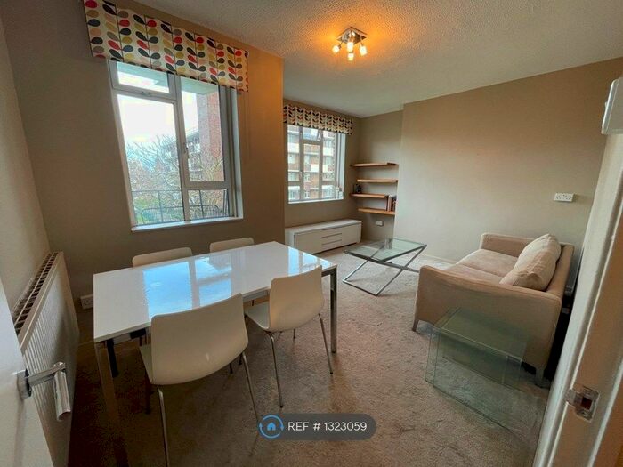 3 Bedroom Flat To Rent In Stewart Road, London, SW8