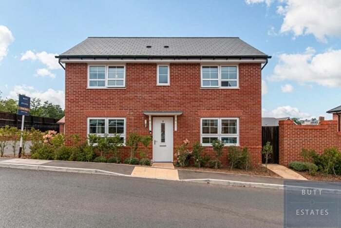 3 Bedroom Detached House For Sale In Holwill Close, Exeter, EX2