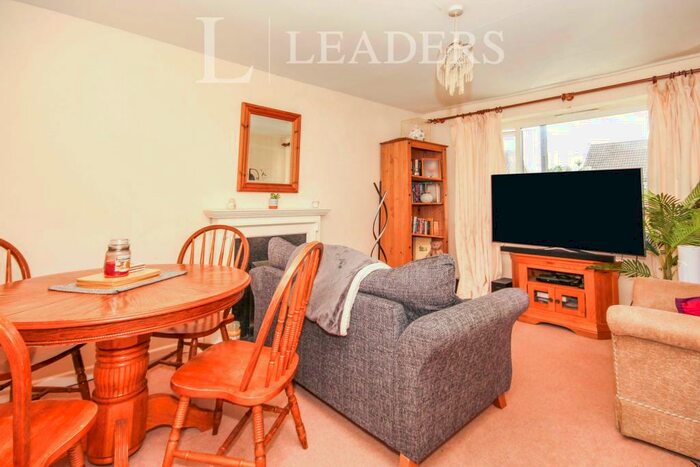 2 Bedroom Maisonette To Rent In Denton Close, Kenilworth, CV8