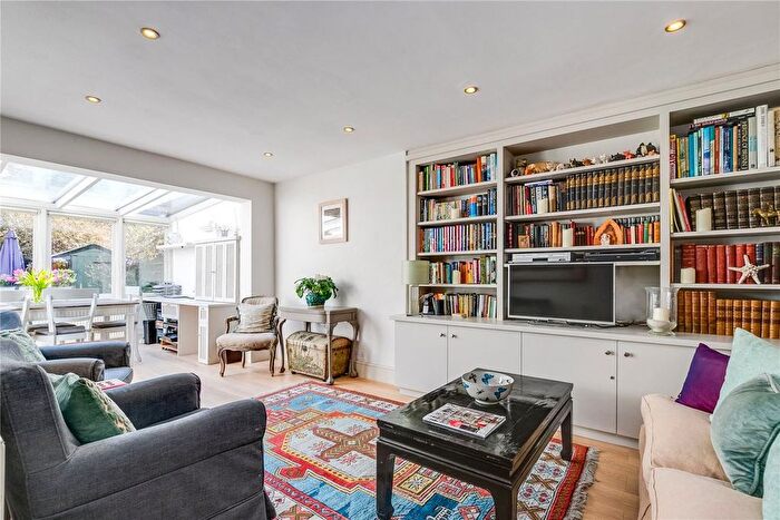 2 Bedroom Flat To Rent In Dafforne Road, London, SW17