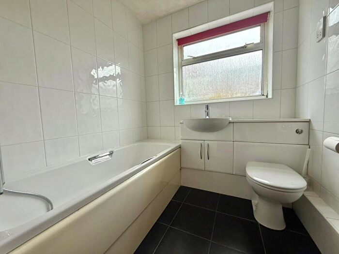 2 Bedroom Bungalow For Sale In Swallow Drive, Milford On Sea, Lymington, Hampshire, SO41