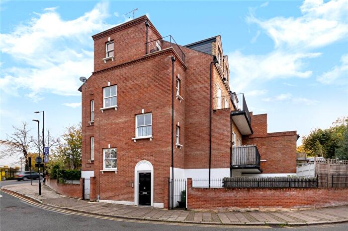 2 Bedroom Apartment For Sale In Knights Hill, West Norwood, London, SE27