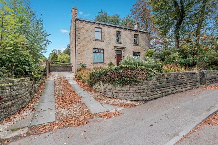 4 Bedroom Detached House For Sale In Oxford Road, Gomersal, Cleckheaton, West Yorkshire, BD19