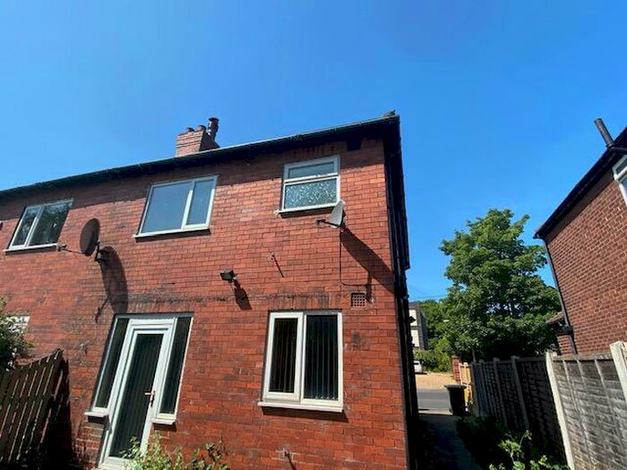 3 Bedroom Semi-Detached House To Rent In Kirkstall Mount, Leeds, West Yorkshire, LS5