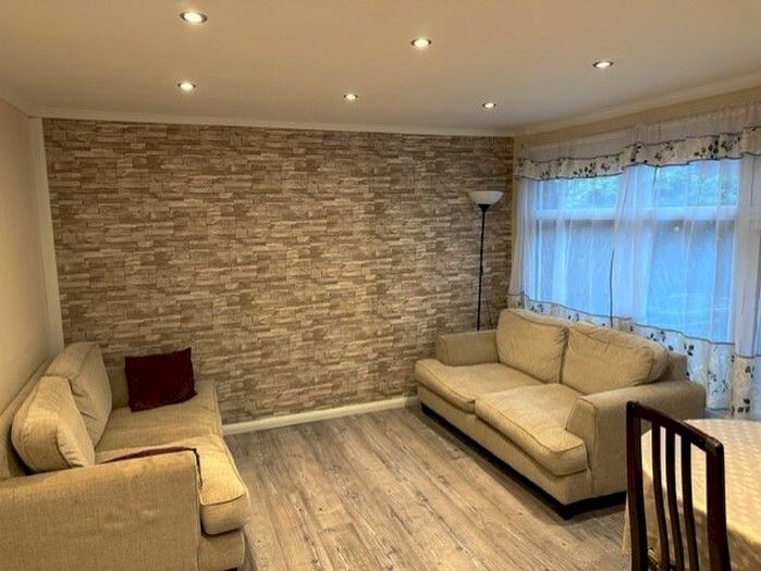 3 Bedroom Terraced House To Rent In Saint Clement Drive, Salford, M5