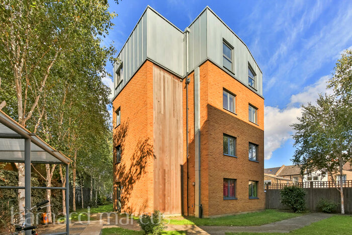 2 Bedroom Apartment To Rent In - Queens Road, Peckham, SE15