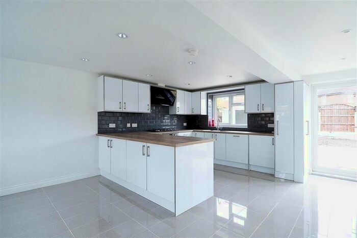 5 Bedroom Semi-Detached House To Rent In Smithy Close, Clifton, Nottingham, NG11