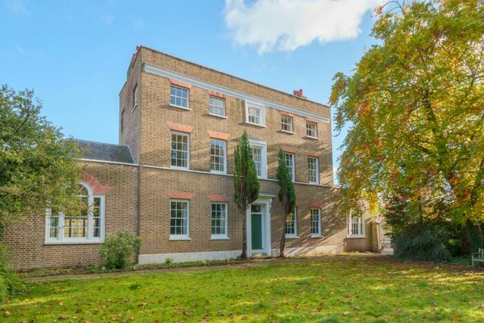 5 Bedroom Detached House To Rent In Gentlemans Row Enfield, EN2