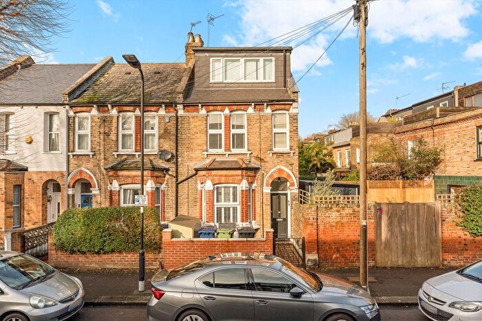 2 Bedroom Flat To Rent In Steele Road, Chiswick, W4