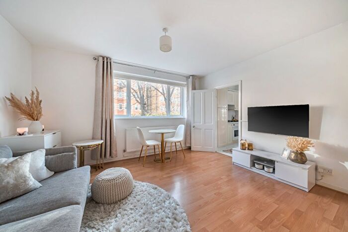 Studio For Sale In Newcourt Street, St Johns Wood, London, NW8