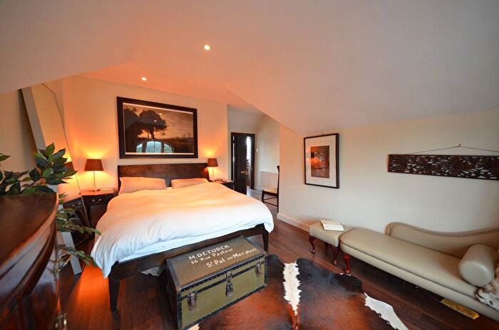 3 Bedroom Maisonette For Sale In Hillside Road, Streatham Hill, SW2