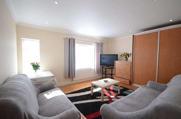 2 Bedroom Maisonette To Rent In Uphill Drive, London, NW9