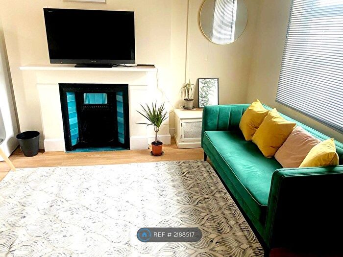 2 Bedroom Flat To Rent In Darnley Street, Gravesend, DA11