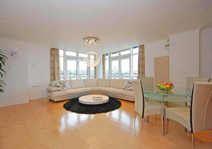 2 Bedroom Flat To Rent In Langbourne Place, Isle Of Dogs, London, E14