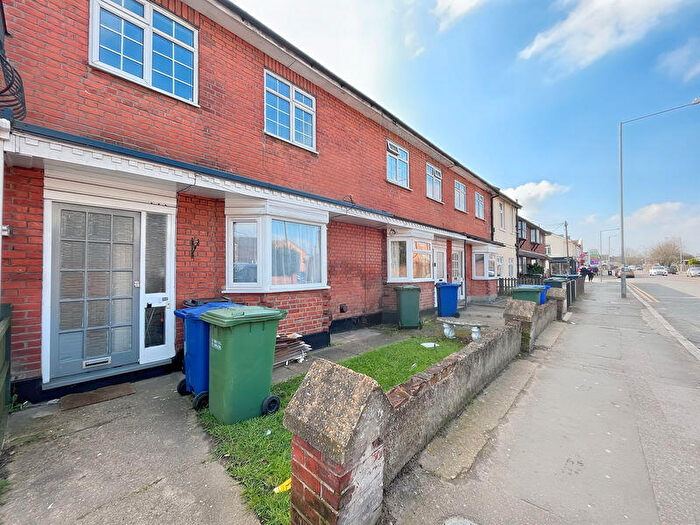 1 Bedroom Flat To Rent In Stanford Le Hope, SS17