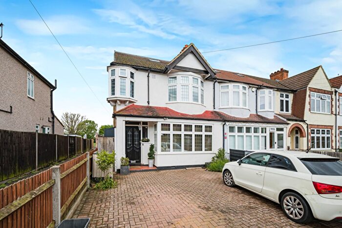 4 Bedroom End Terrace House For Sale In Stanhope Grove, Beckenham, BR3