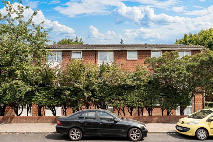 2 Bedroom Flat For Sale In Carnarvon Road, Stratford, E15