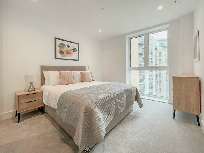 2 Bedroom Flat To Rent In Voyager House, Battersea, London, SW11