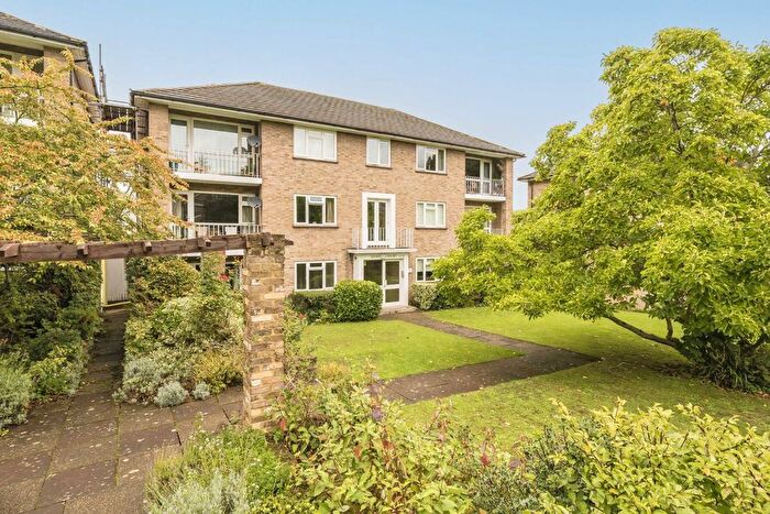 2 Bedroom Flat For Sale In Mount Avenue, Ealing, W5