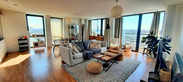 2 Bedroom Flat To Rent In Bloemfontein Road, Shepherds Bush, London, W12