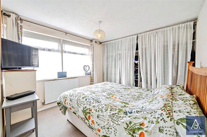 2 Bedroom Bungalow For Sale In Westminster Crescent, Brackley, Northamptonshire, NN13