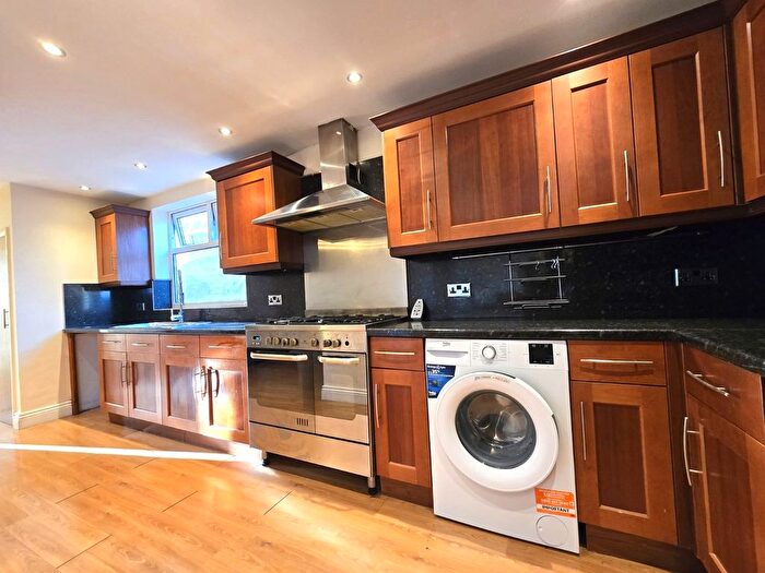 5 Bedroom Semi-Detached House To Rent In Lodge Lane, Romford, RM5