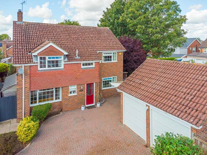 4 Bedroom Detached House For Sale In Wallace Drive, Eaton Bray, LU6