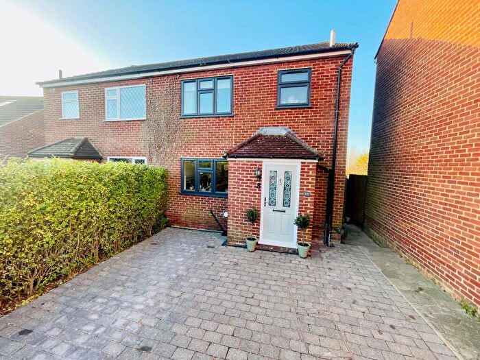 3 Bedroom End Of Terrace House For Sale In Arabia Close, E4