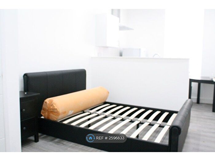 Studio To Rent In Russell Street, Reading, RG1