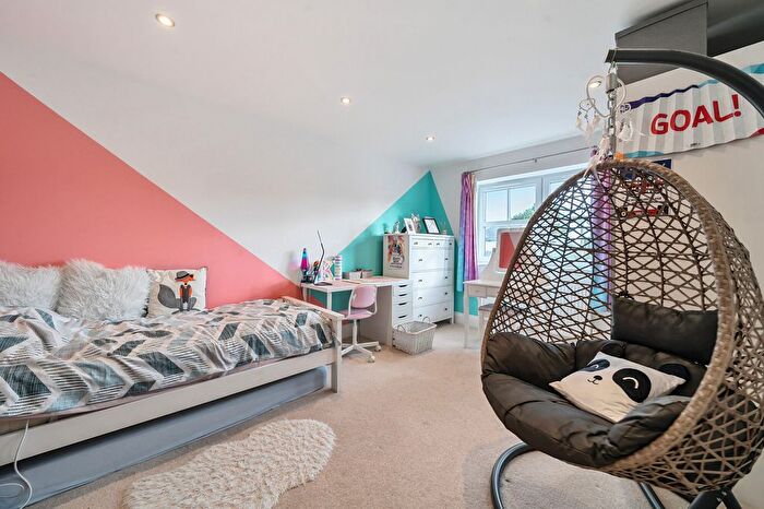 4 Bedroom Detached House For Sale In Green Lane, Bovingdon, HP3