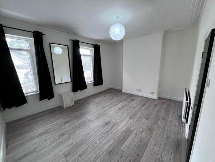 2 Bedroom Flat To Rent In Flat, Brynymor Crescent Uplands Swansea, SA1