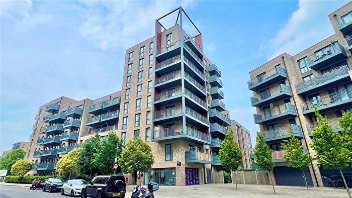 2 Bedroom Flat To Rent In Hitherwood Court, London, NW9