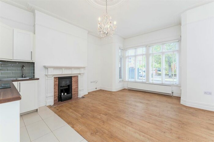 1 Bedroom Flat To Rent In Denbigh Road, Ealing, W13