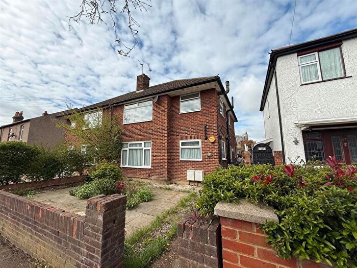 2 Bedroom Maisonette For Sale In Fruen Road, Feltham, TW14