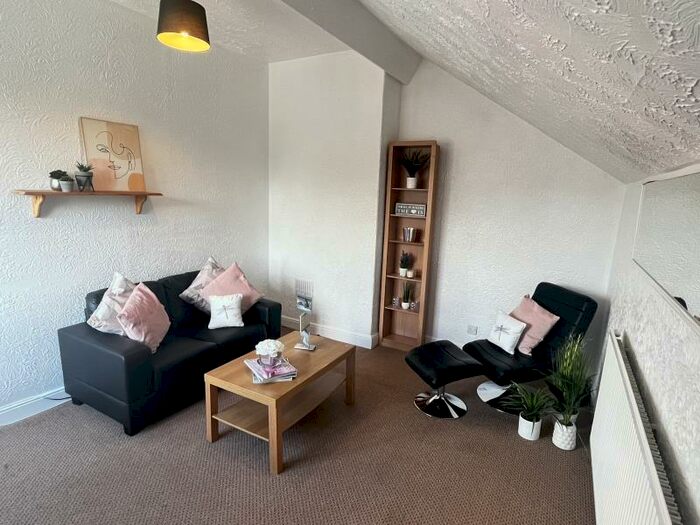 1 Bedroom Flat To Rent In Flat - Regent Park Avenue, LS6