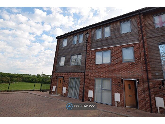 4 Bedroom Terraced House To Rent In Sangha Close, Leicester, LE3