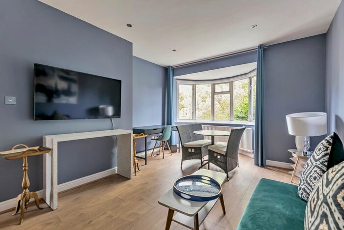 2 Bedroom Flat To Rent In Perryn Road, London, W3