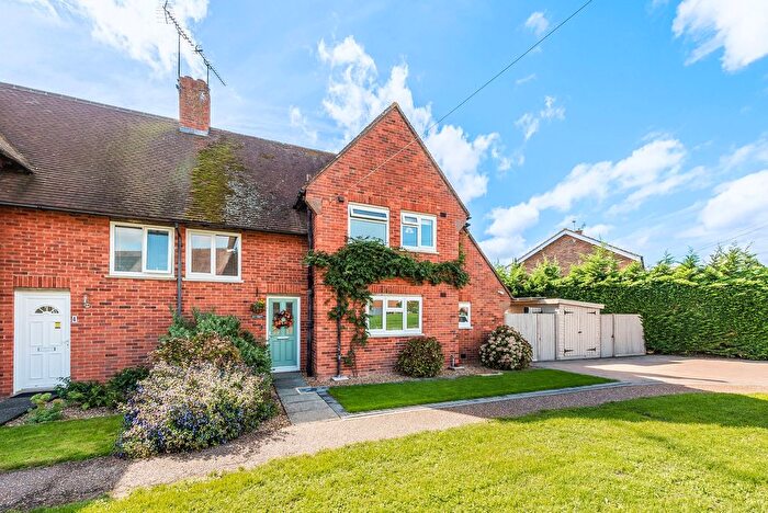 3 Bedroom Semi-Detached House For Sale In St. Richards Road, Westergate, PO20