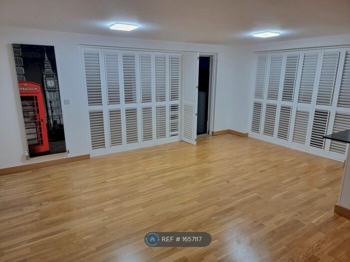 2 Bedroom Flat To Rent In Pisces Court, Edgware, HA8