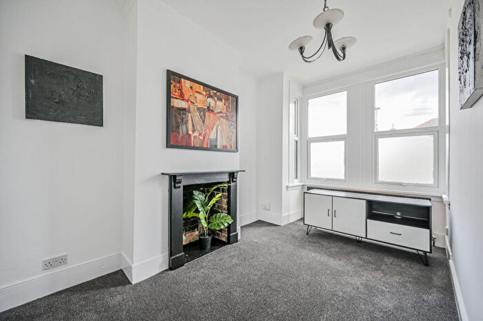 2 Bedroom Maisonette To Rent In Francis Road, Leyton, Leyton, London, E10